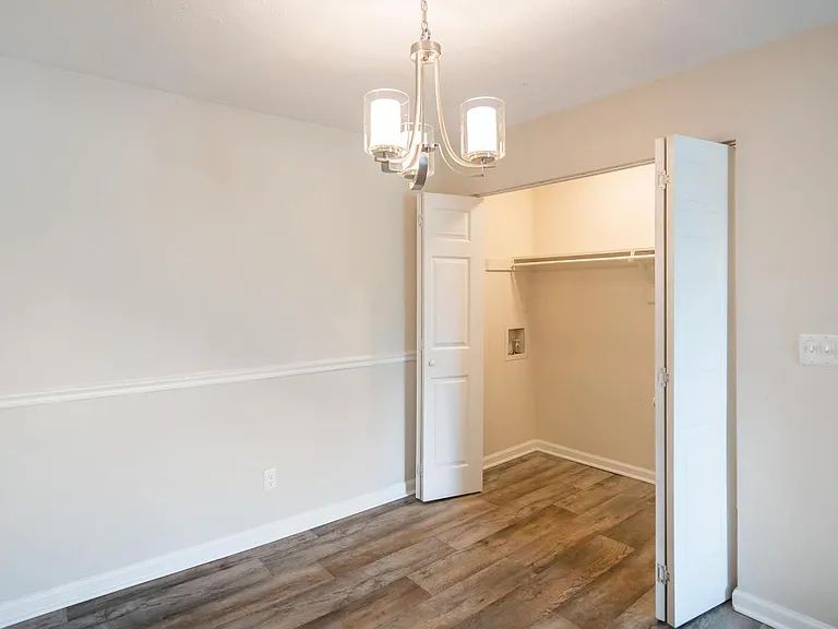 Chase Cove Apartments — Photo 111