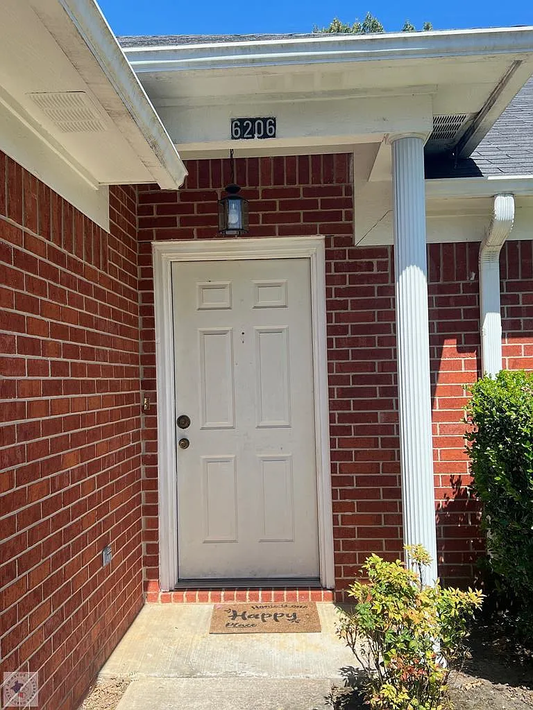 3 bed, 2.0 bath, $1,650 — Photo 2