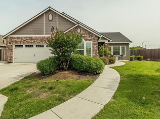 4008 Rall Ave, Clovis, CA 93619