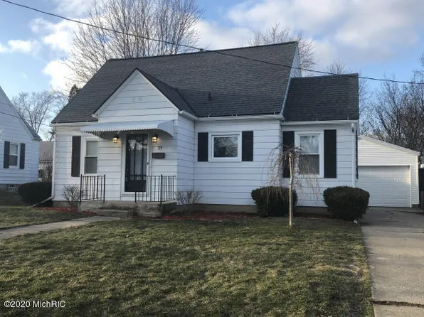 59 Orchard Dr NW, Sparta, MI 49345