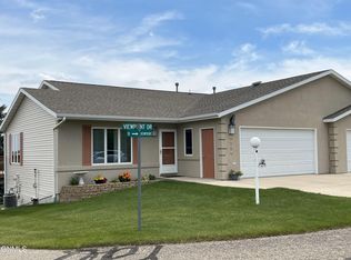 3516 Viewpoint Dr, Bismarck, ND 58503