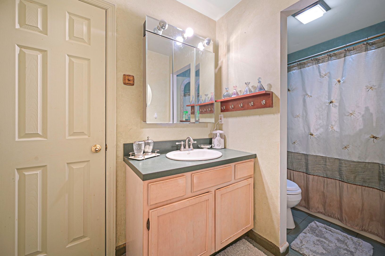 15 Hampton Dr in Center Moriches Out East