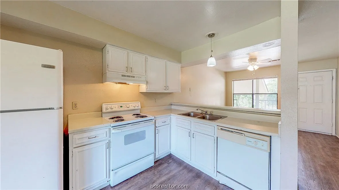 2 bed, 1.5 bath, 878 sqft, $950 — Photo 2