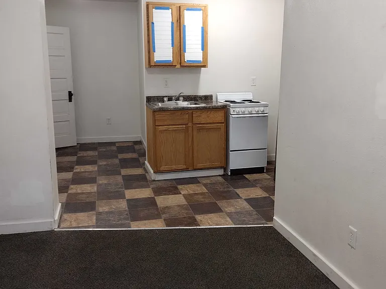 811 N Duluth Ave — Photo 1