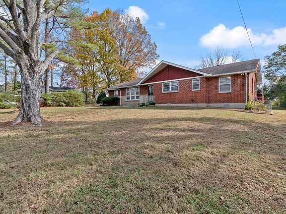 3rd image of 504 Glengarry Dr