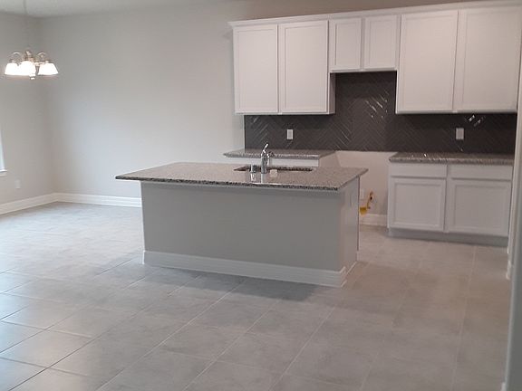 4th image of 40696 Guillemont Ln