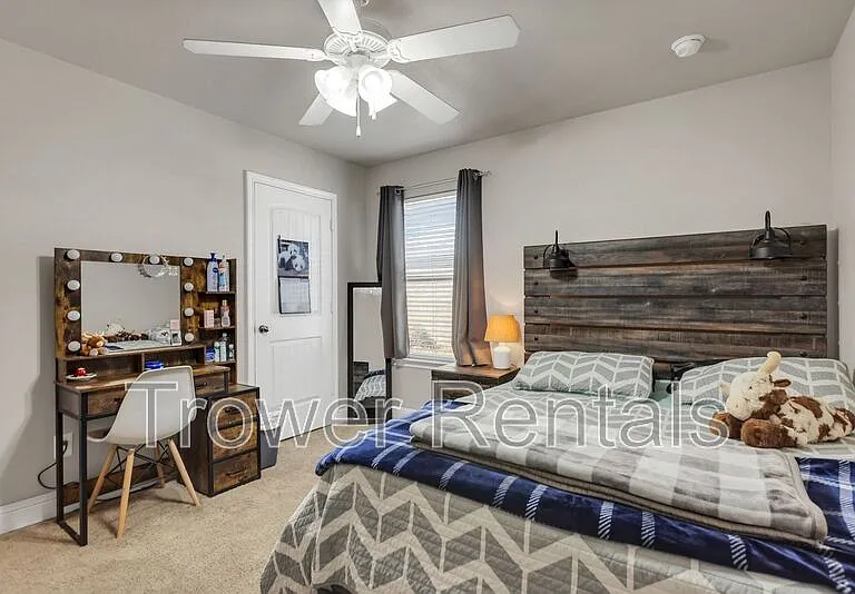 9915 Rainbow Dr — Photo 12