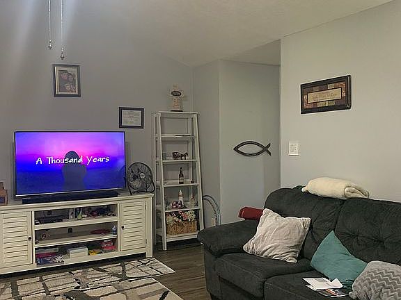 3rd image of 9915 Forest Hollow Dr