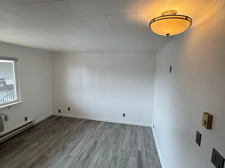 Town House Manor — Photo 12