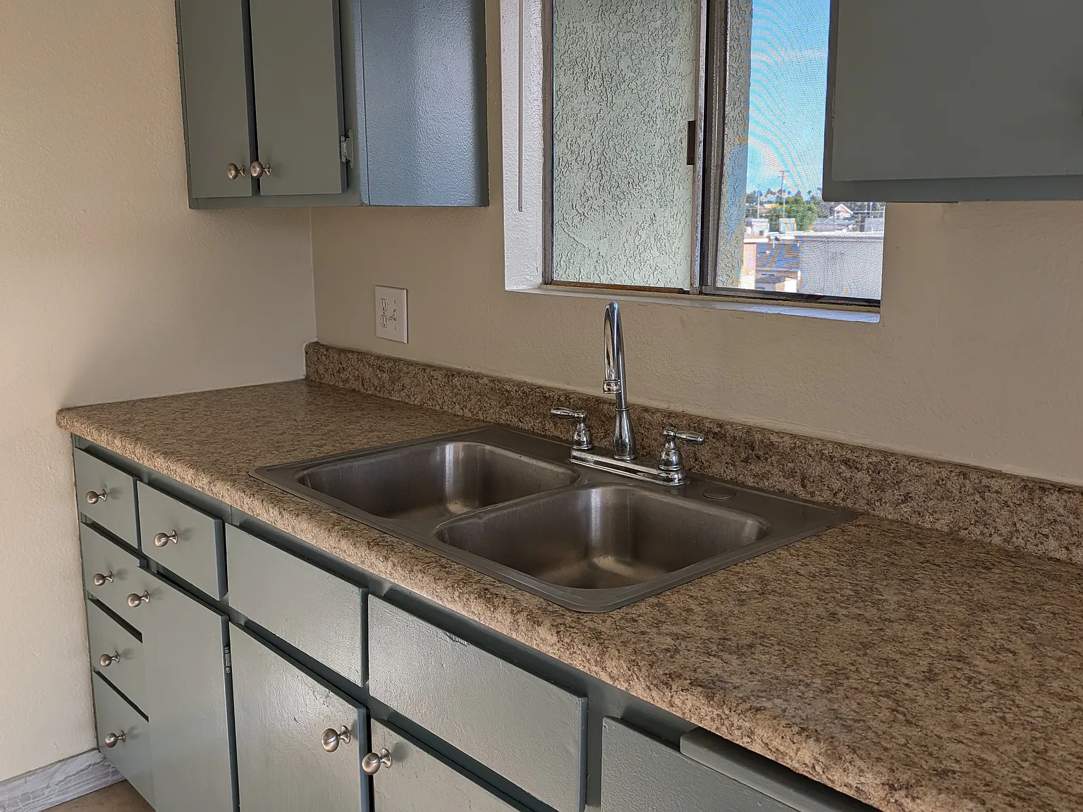 2 bed, 1100 sqft, $2,295 — Photo 2