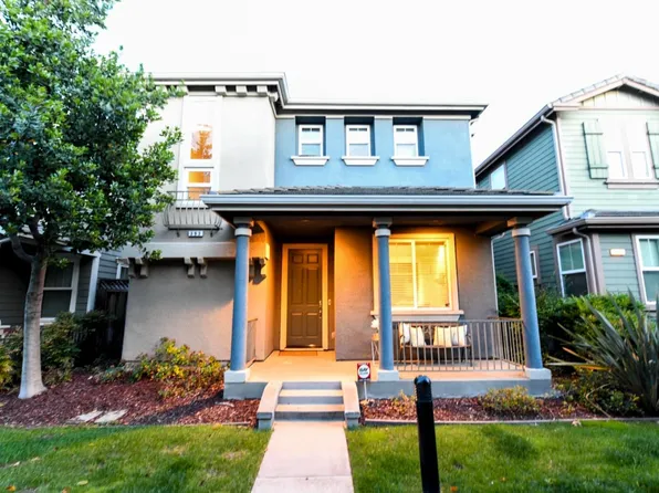 393 Rayos Del Sol Dr, San Jose, CA 95116