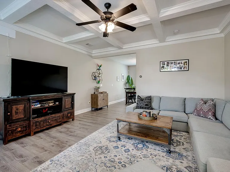 5504 Meghan Ln — Photo 4