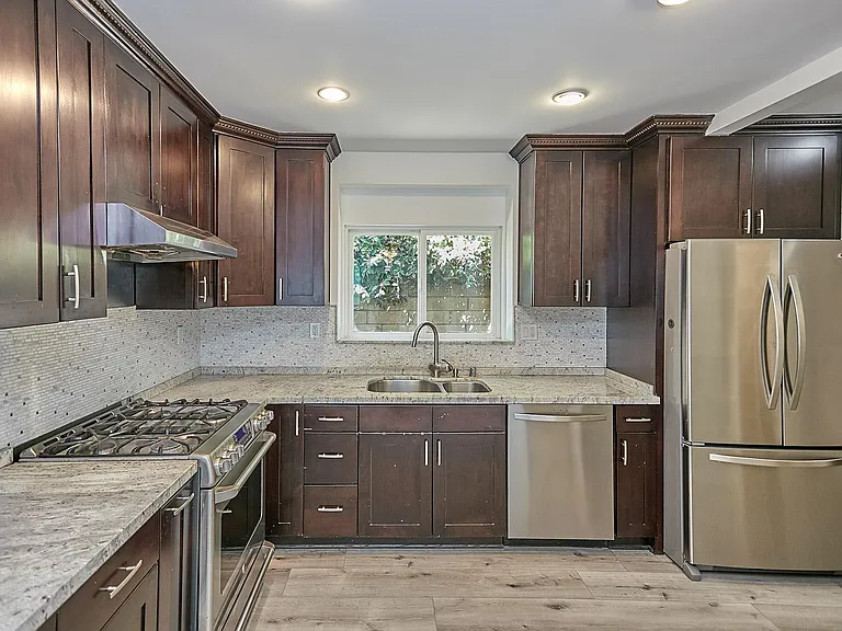 1603 Sargent Pl — Photo 1