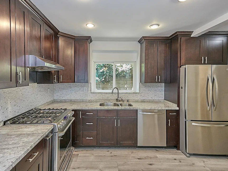 1603 Sargent Pl
