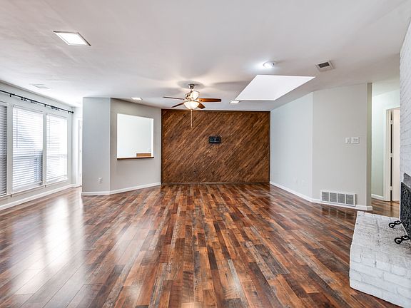 5th image of 412 Rivervalley Ct