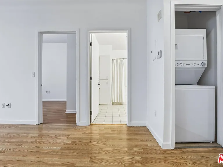 630 W 6th St #310 — Photo 10