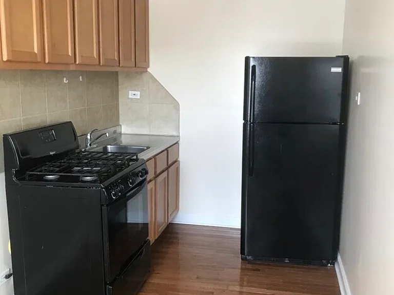 4343 N Pulaski Rd #304 — Photo 2