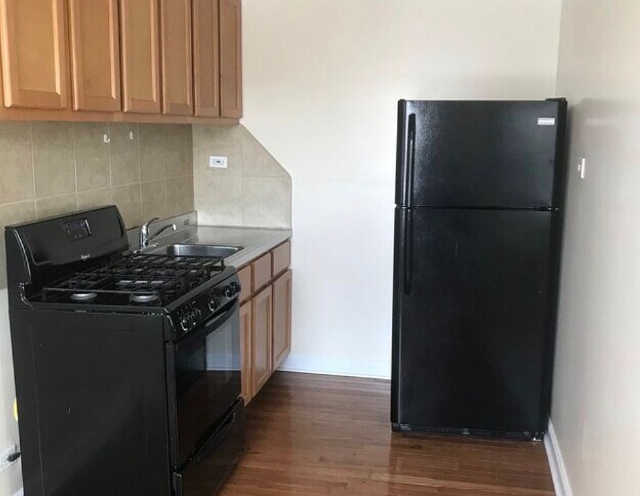 2nd image of 4343 N Pulaski Rd #304