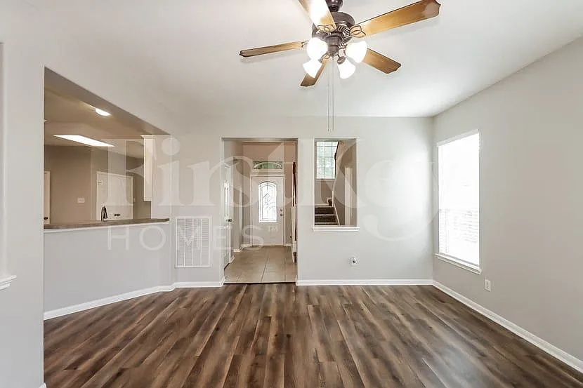 3 bed, 2.5 bath, 2032 sqft, $2,495 — Photo 3