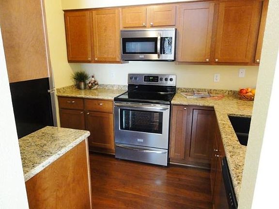 4th image of N110W17158 Ashbury Ln Unit 1-4
