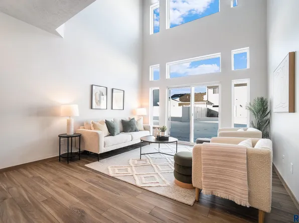 2412 E Cama Pl, Place Sioux Falls, SD 57108