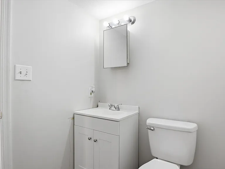 663 Johahn Dr — Photo 7