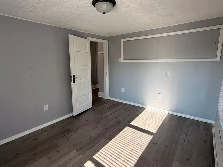 1135 Summit St — Photo 7