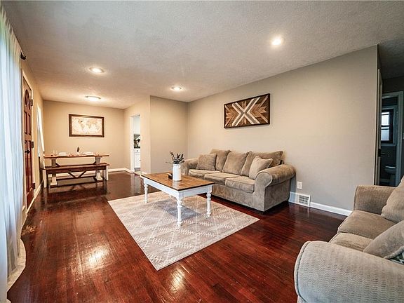 3rd image of 18252 Puritas Ave