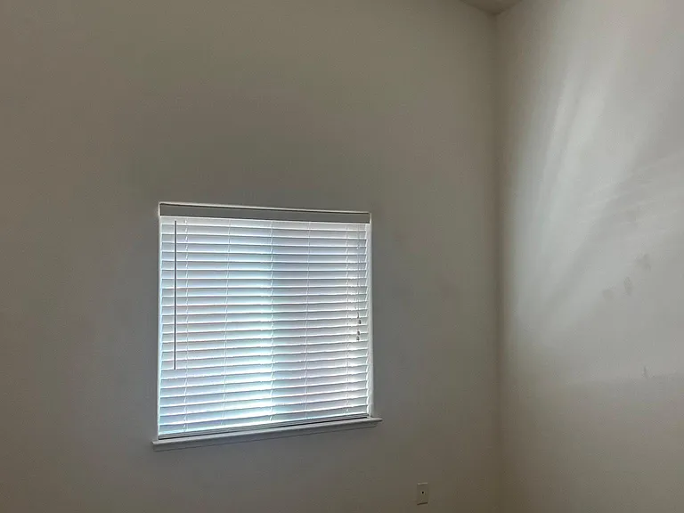 740 Harbor Dr — Photo 2
