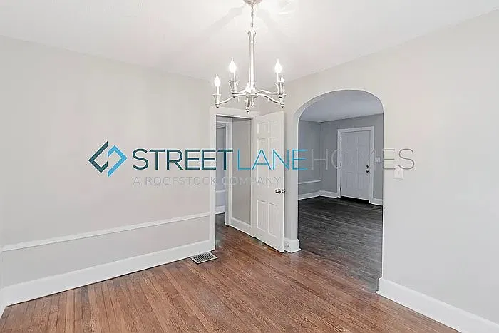 3 bed, 1.0 bath, 1232 sqft, $1,125 — Photo 3