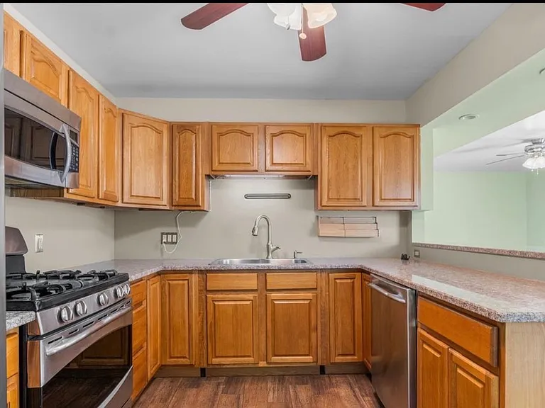 64 Hampton Gate Dr — Photo 6