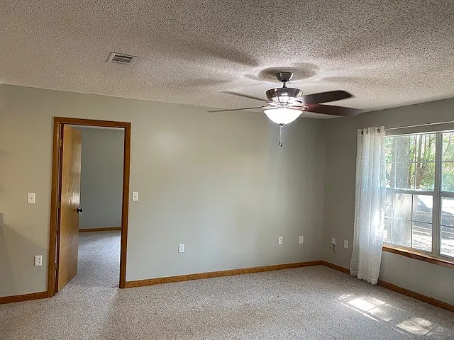 5105 Lake Dr — Photo 6
