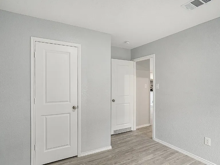 419 De Herrera — Photo 15