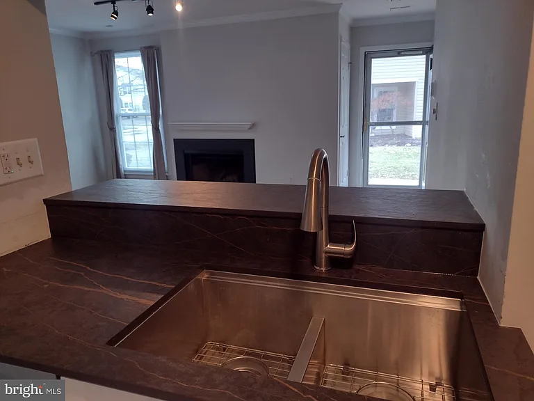 83 Avon Ln — Photo 10