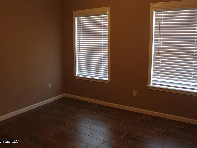 1007 Bassett Dr — Photo 6