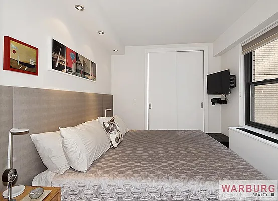 Sold by Warburg | media 20