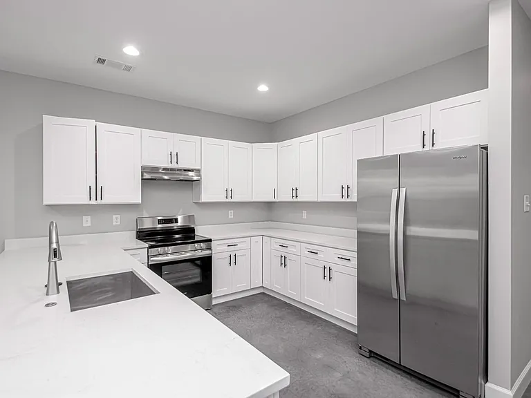 1621 Wilson Rd — Photo 1