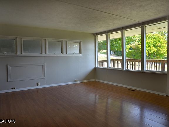 3rd image of 7627 Blueberry Rd