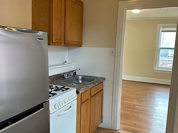 5th image of 122 South St APT 3