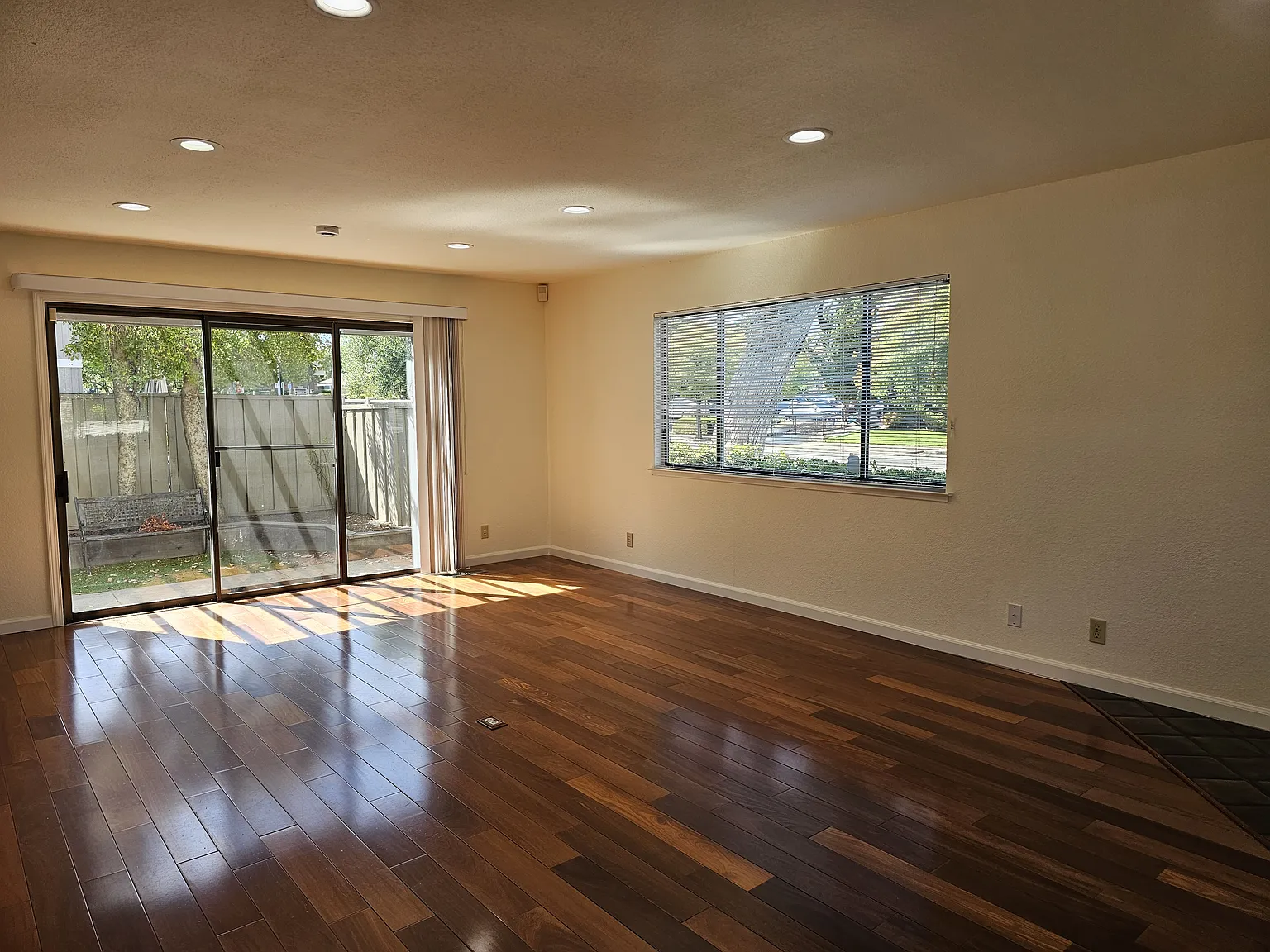 3 bed, 2.5 bath, 1640 sqft, $5,000 — Photo 4