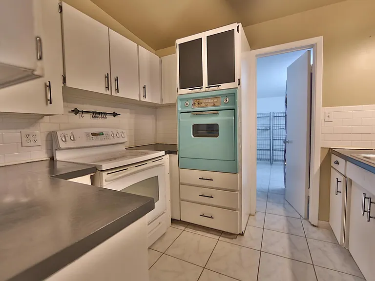 2038 Ivy Pl — Photo 3