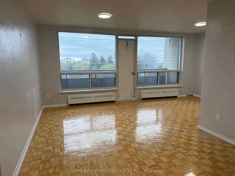 363 Lakeshore Rd E #504 — Photo 2