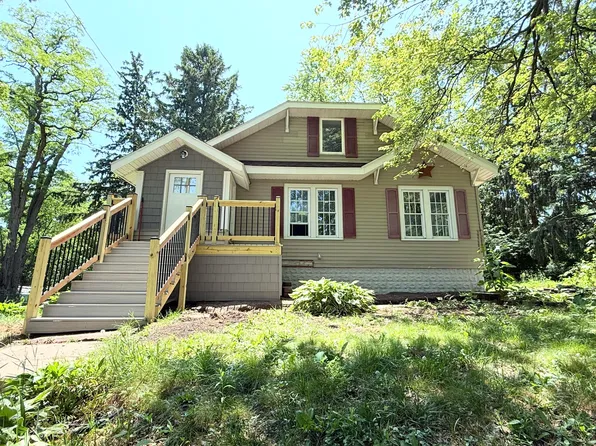 1083 Washington Ave, Muskegon, MI 49441