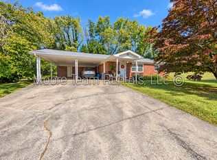 901 Rutledge Anx, Hendersonville, NC 28739
