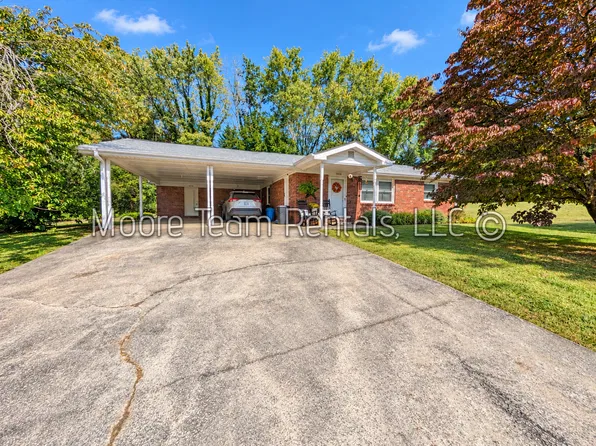 901 Rutledge Anx, Hendersonville, NC 28739