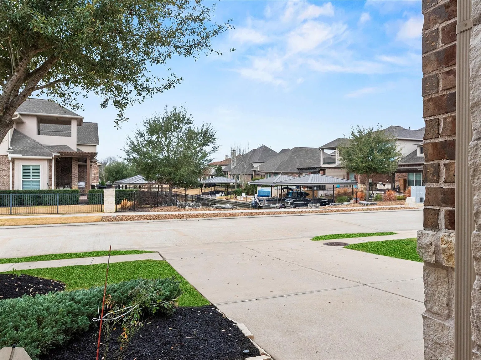 3 bed, 2.5 bath, 2236 sqft, $3,300 — Photo 4
