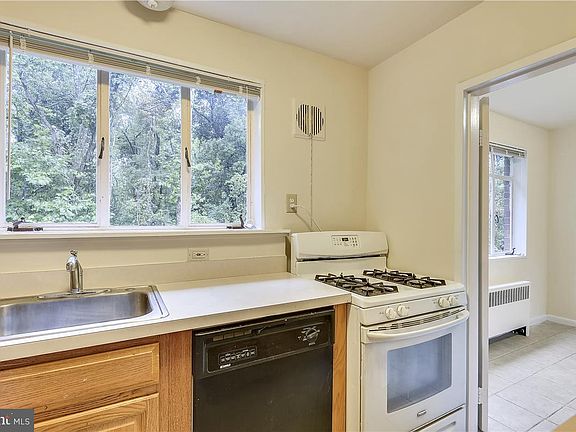 5th image of 10305 Montrose Ave #M202