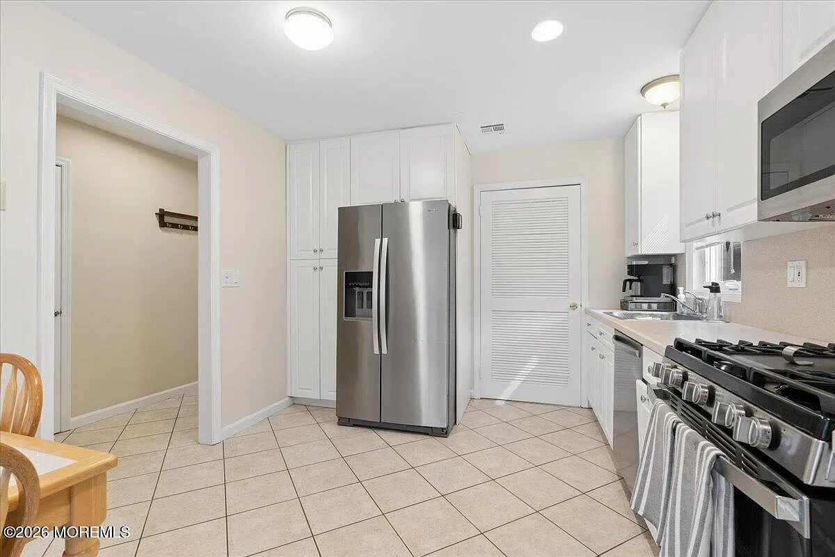 3 bed, 3.5 bath, 1745 sqft, $3,500 — Photo 4