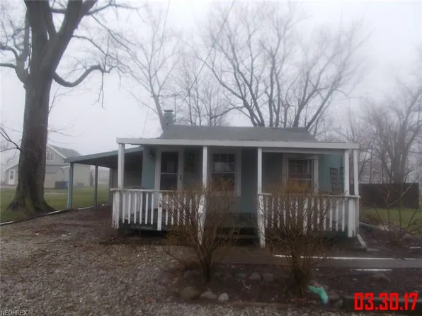 4386 Lake Rd, Sheffield Lake, OH 44054
