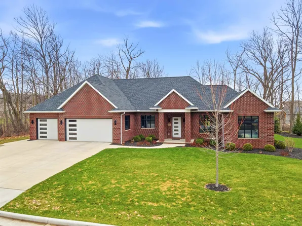 945 Woodcrest Heights Dr, Menasha, WI 54952